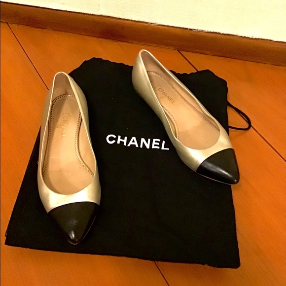 Chanel gold and black flats - Picture 2 of 8